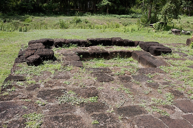 32-Prasat Ban Phlai-014